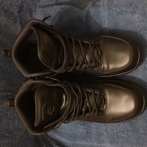 Nike manoa boots